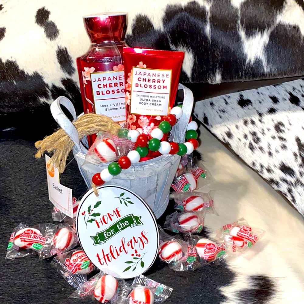 B&BW “Japanese Cherry” Shower Gel, Lotion, Basket & Bead Holidays Garland